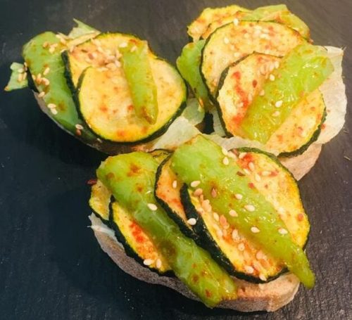 Canapé mit gebratener Zucchini